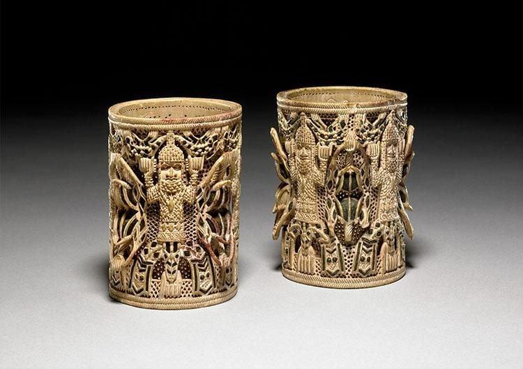 Bracelets d'ivoire gravés – paire royale