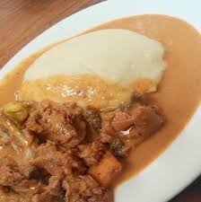 Igname avec sauce arachide